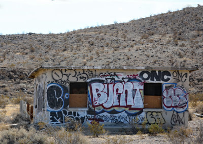 w Calico grafitti shack.jpg