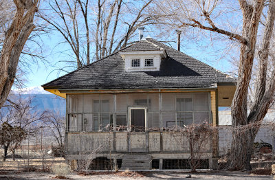 Dyer white screened house