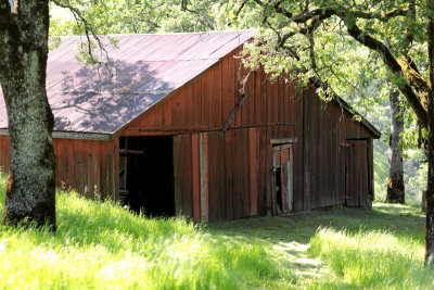 Sugarloaf old red barn