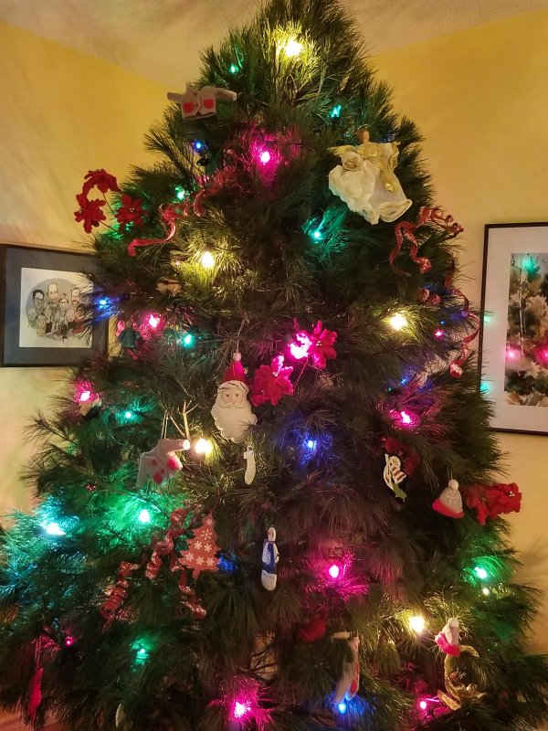 Christmas tree decorating-3.jpg