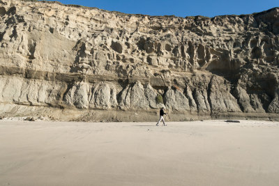 Under the cliffs of Pomponio