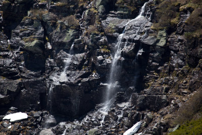 cascades streaming down tuckerman ravine headwall