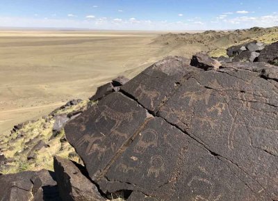 Petroglyphs on top of hill at Khavtsgait
