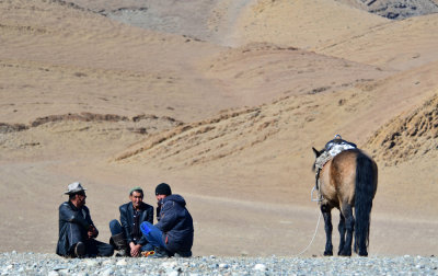 Herdsmen chilling out near Sagsaigol River