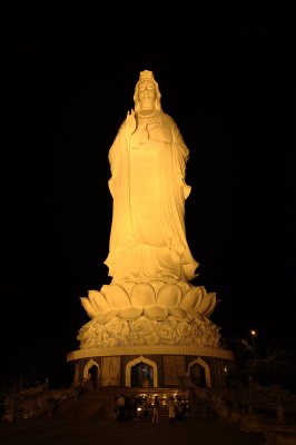 Tượng Phật Ở Thp Đ