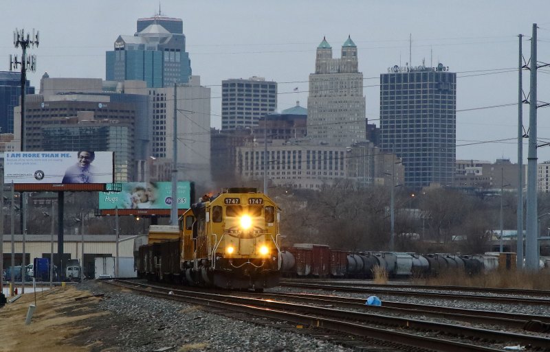 Kansas_City_MO_BNSF_1747_East_21018_745_AM_1.JPG