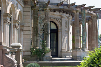 Details of the Newport Mansions
