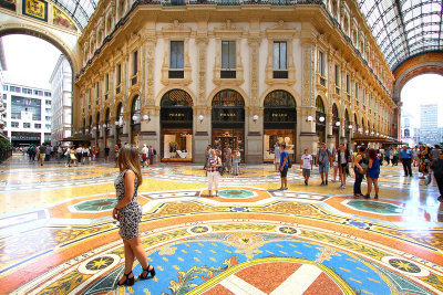 Shopping & selfie time @ Galleria Vittorio Emanuele,Milan