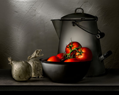 Onions and Tomatoes with Kettle