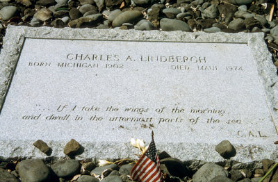 08C-17-Grave of Charles A. Lindbergh