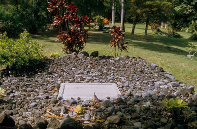 08C-16-Grave of Charles A. Lindbergh