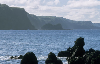 03C-31-Moku Holua Islet, across Nua`ailua Bay