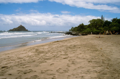 11C-34 View toward Alau Island (South)