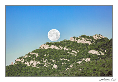 La lluna amagant-se pel Flare (Rossell / Vallibona)