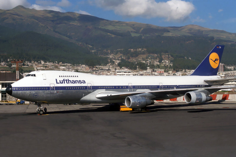 LUFTHANSA BOEING 747 200M UIO RF 343 18.jpg