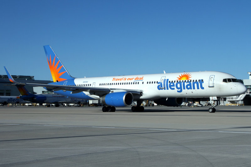 ALLEGIANT BOEING 757 200 LAS RF IMG_8934.jpg