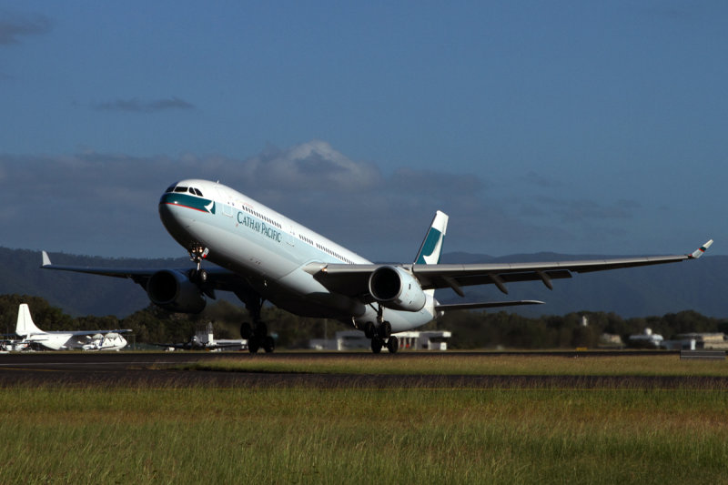 CATHAY PACIFIC AIRBUS A330 300 CNS RF IMG_9537.jpg