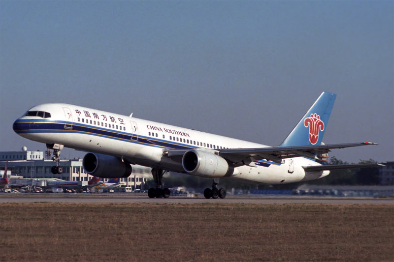 CHINA SOUTHERN BOEING 757 200 BJS RF 1421 6.jpg