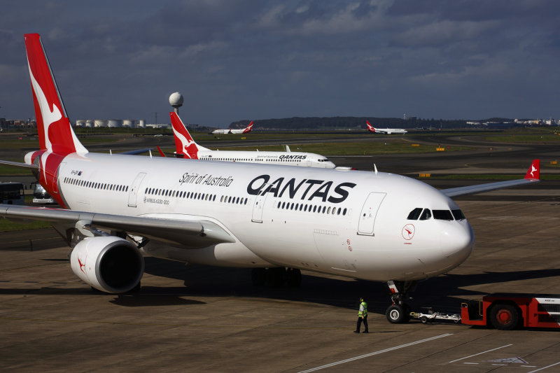 QANTAS AIRBUS A330 300 SYD RF 5K5A7667.jpg