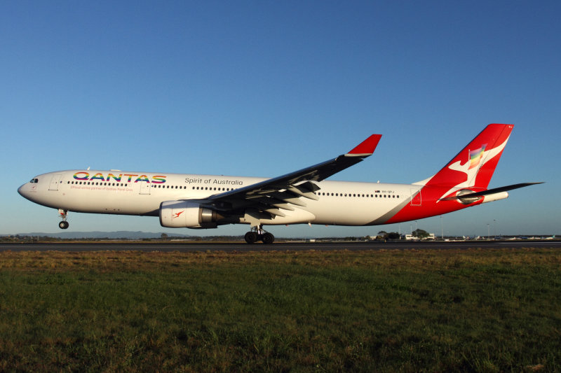 QANTAS AIRBUS A330 300 BNE RF IMG_2607.jpg