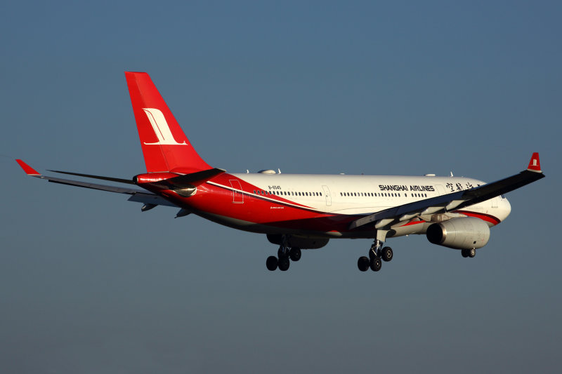 SHANGHAI AIRLINES AIRBUS A330 300 MEL RF 5K5A8625.jpg