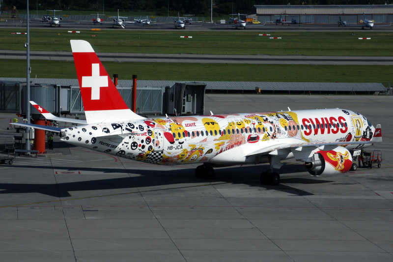 SWISS AIRBUS A220 300 GVA RF 5K5A9264.jpg