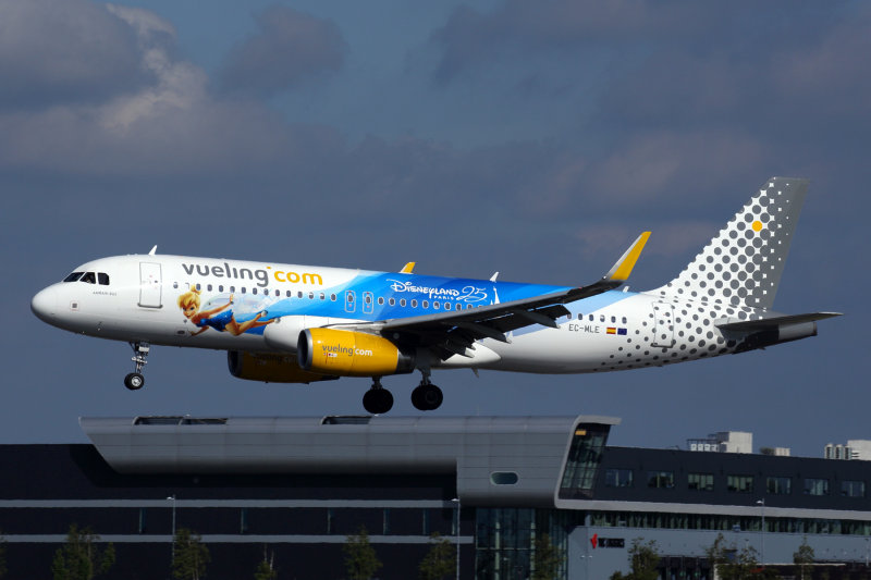 VUELING AIRBUS A320 AMS RF 5K5A9803.jpg