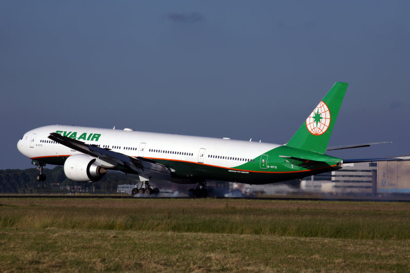 EVA AIR BOEING 777 300ER AMS RF 5K5A9952.jpg