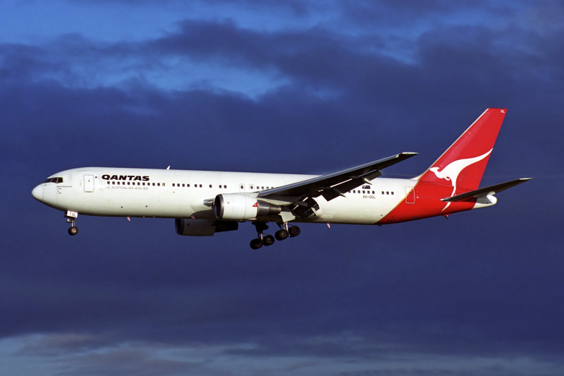 QANTAS BOEING 767 300 SYD RF 1617 19.jpg