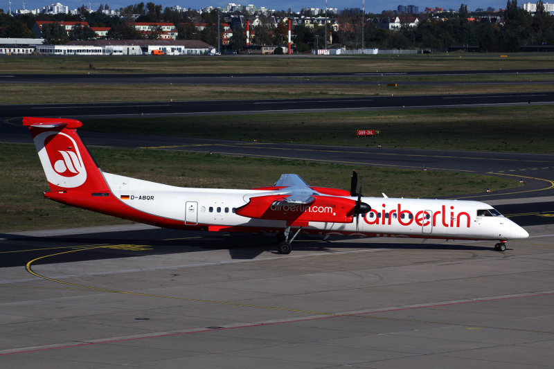 AIR BERLIN DASH 8 400 TXL RF 5K5A1955.jpg