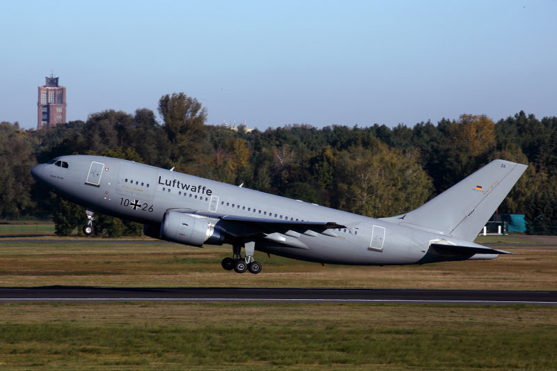 LUFTWAFFE AIRBUS A310 300 TXL RF 5K5A1612.jpg