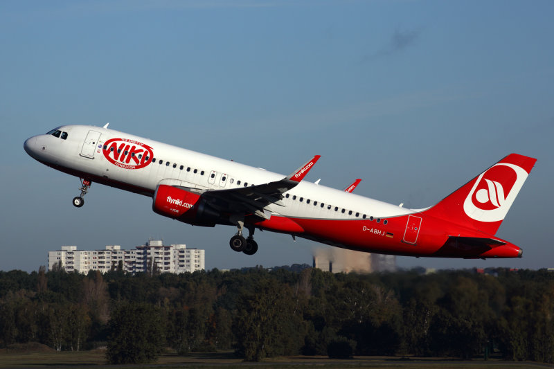 NIKI AIRBUS A320 TXL RF 5K5A1606.jpg