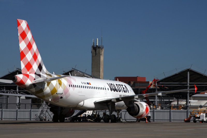 VOLOTEA AIRBUS A319 TLS RF IMG_3101.jpg