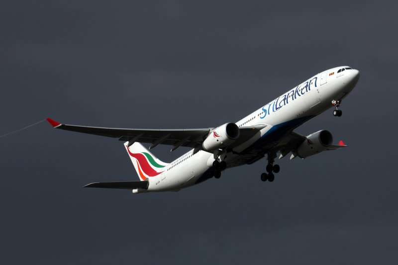 SRI LANKAN AIRBUS A330 300 MEL RF 5K5A3206.jpg