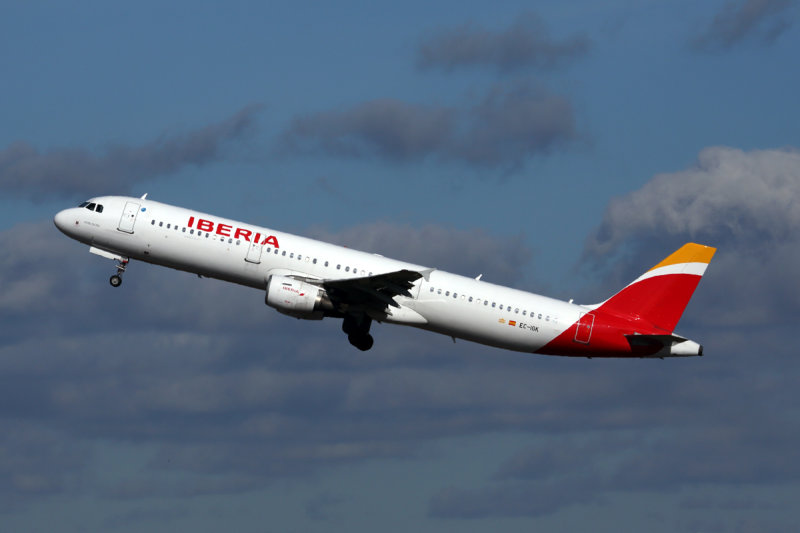 IBERIA AIRBUS A321 LHR RF 5K5A1217.jpg