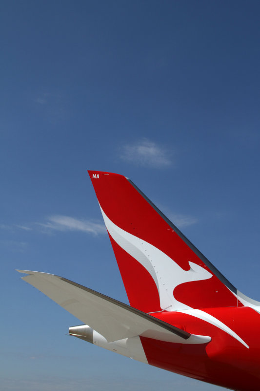 QANTAS BOEING 787 9 PER RF IMG_3212.jpg