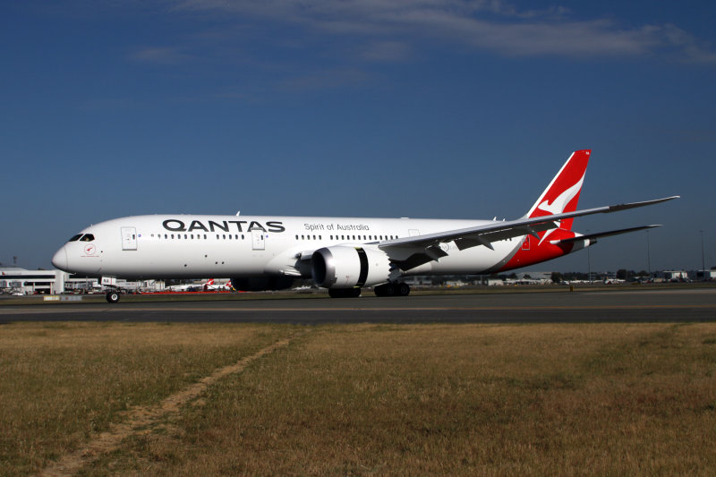 QANTAS BOEING 787 9 PER RF IMG_3184.jpg