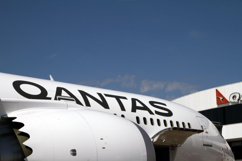 QANTAS BOEING 787 9 PER RF IMG_3225.jpg