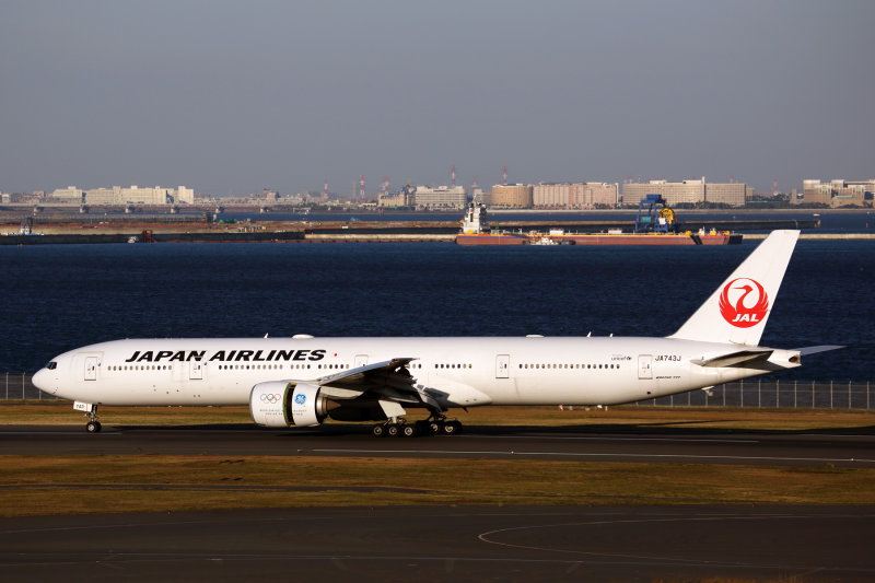 JAPAN AIRLINES BOEING 777 300 HND RF 5K5A4311.jpg