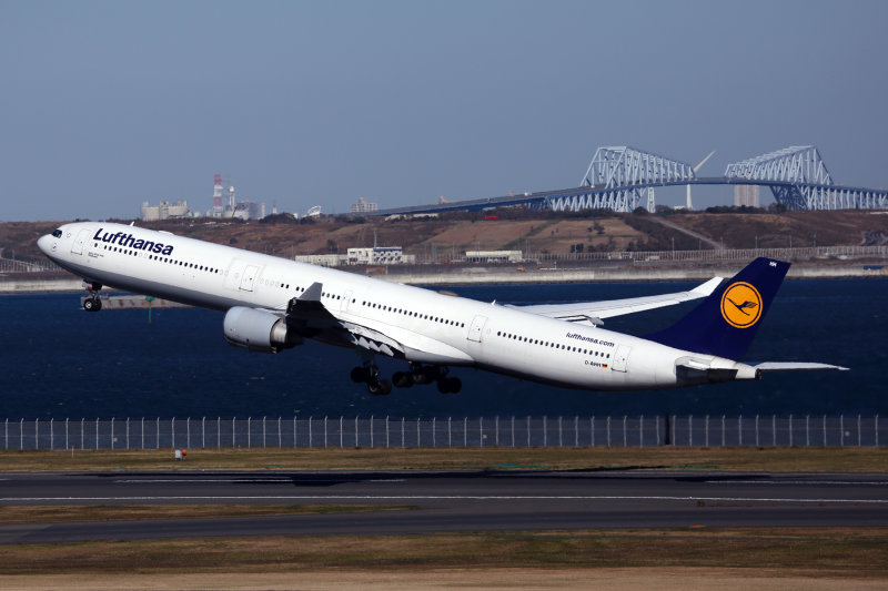 LUFTHANSA AIRBUS A340 600 HND RF 5K5A4172.jpg