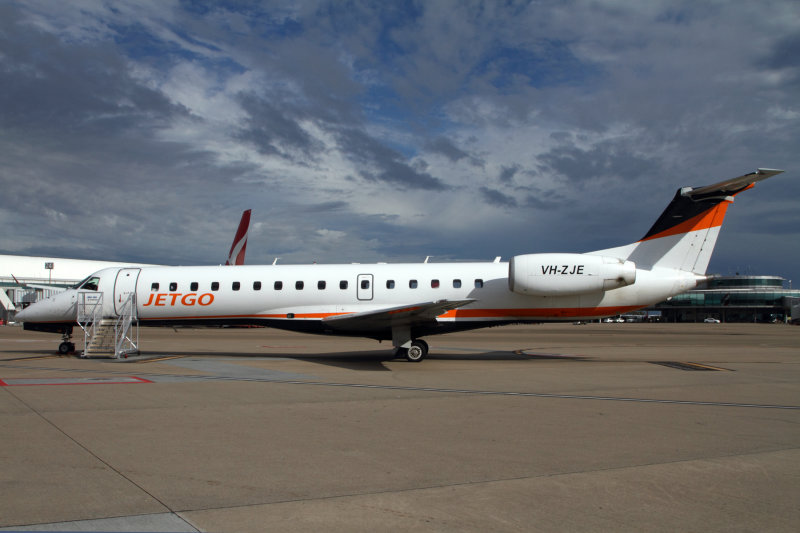 JETGO EMBRAER 145 BNE RF IMG_3280.jpg