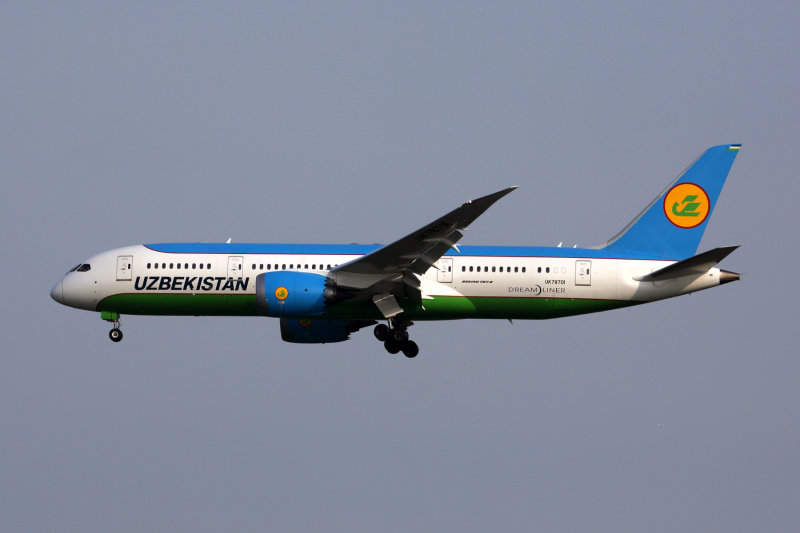 UZBEKISTAN BOEING 787 8 BKK RF 5K5A6022.jpg