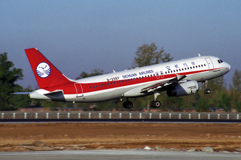 SICHUAN AIRLINES AIRBUS A320 BJS RF 1897 16.jpg