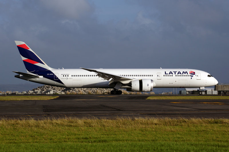 LATAM BOEING 787 9 AKL RF 5K5A9492.jpg