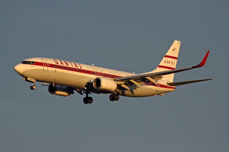 QANTAS BOEING 737 800 MEL RF 5K5A9014.jpg