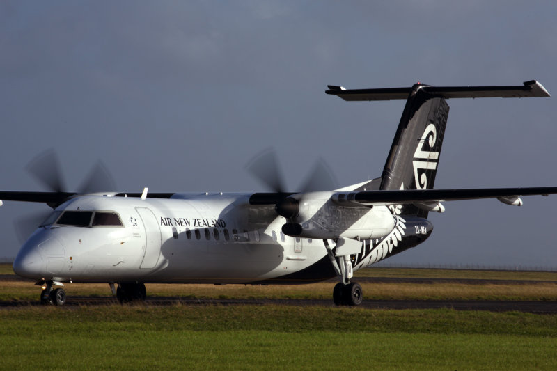 AIR NEW ZEALAND DASH 8 300 AKL RF 5K5A9427.jpg