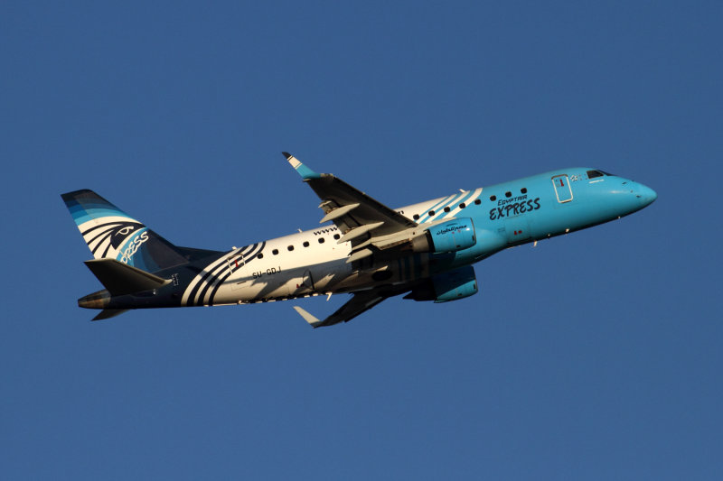 EGYPTAIR_EXPRESS_EMBRAER_175_ATH_RF_IMG_8729.jpg