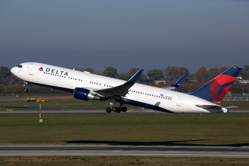 DELTA_BOEING_767_300_DUS_RF_5K5A5015.jpg