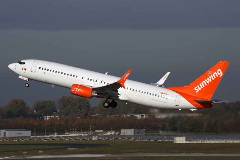 SUNWING_BOEING_737_800_DUS_RF_5K5A5041.jpg