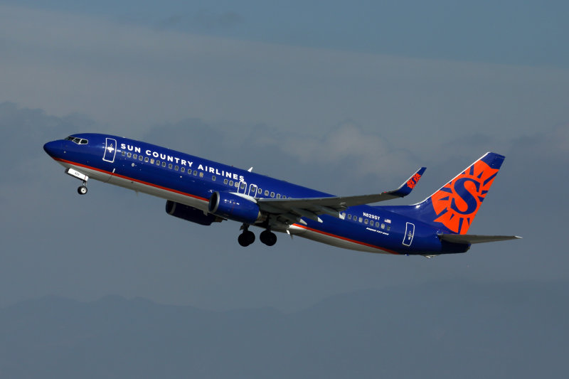 SUN_COUNTRY_BOEING_737_800_LAX_RF_5K5A6126.jpg